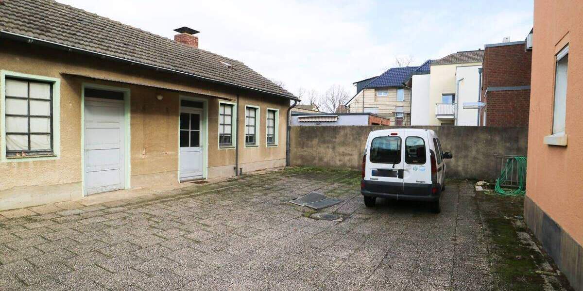 Mehrfamilienhaus, Wohnhaus Dormagen Dormagen-Mitte - 7 Zimmer, 147 m&sup2;, 330.000&euro; | Angebot:25689676