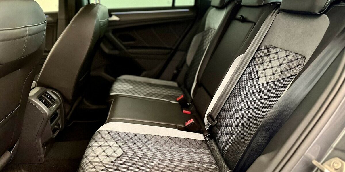 VW Tiguan R-Line / Pano / Kamera / KeylessGO 29.000 km 40.990 &euro; Mönchengladbach 41066