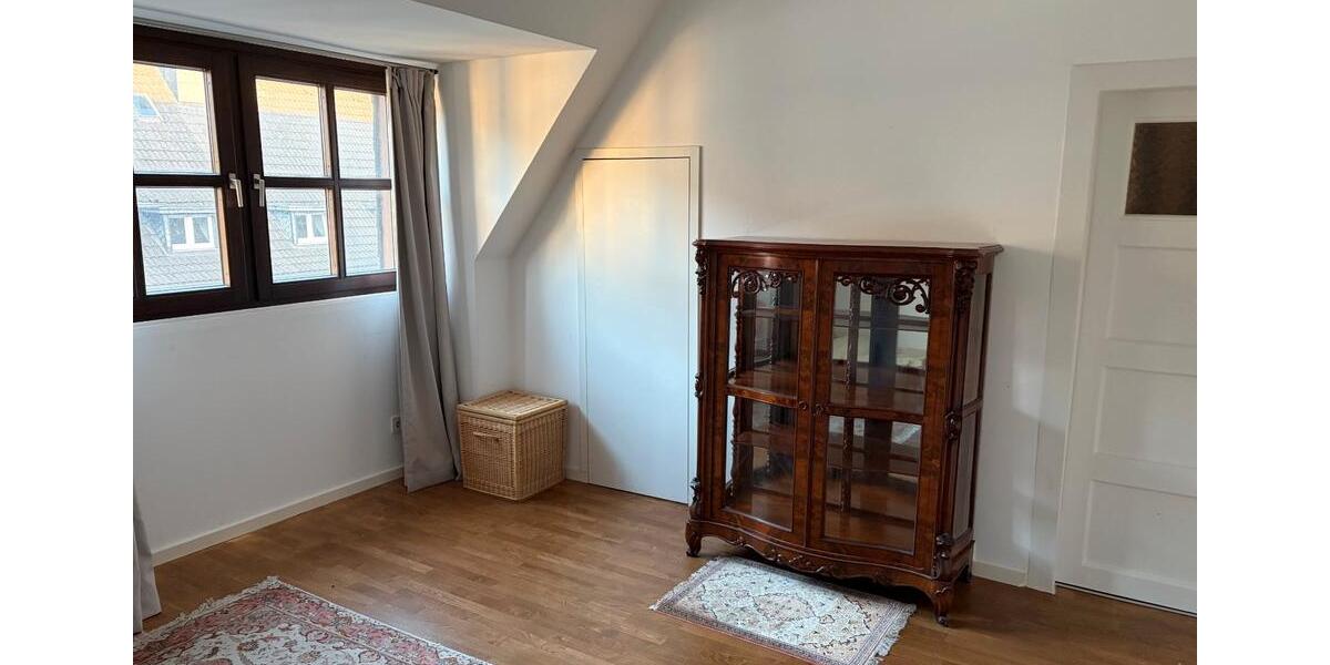 Dachgeschoßwohnung Düsseldorf Stadtbezirk 7 - 5 Zimmer, 139 m&sup2;, 695.000&euro; | Angebot:26067812