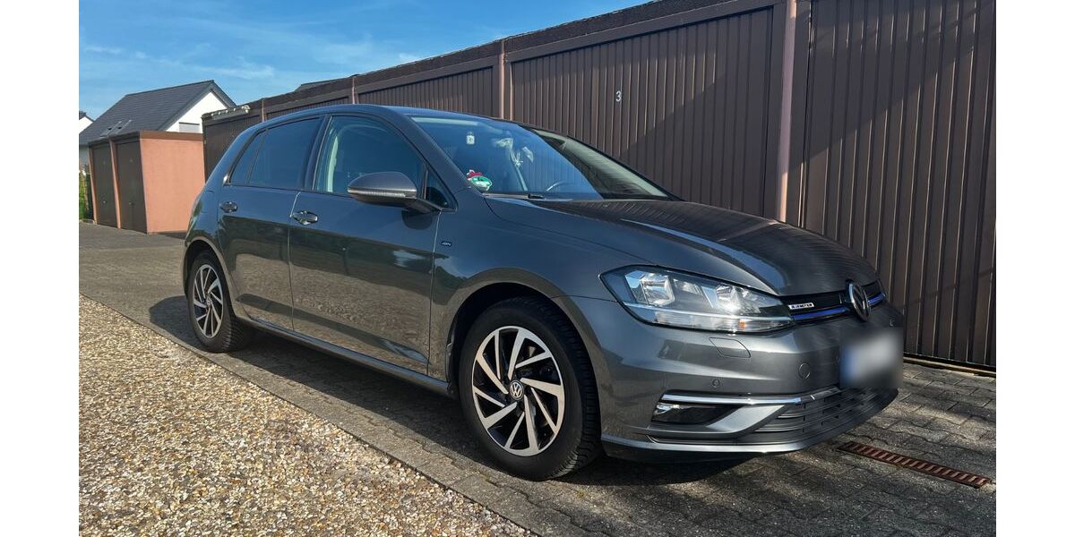 VW Golf 88.234 km 15.500 &euro; Düsseldorf 40227