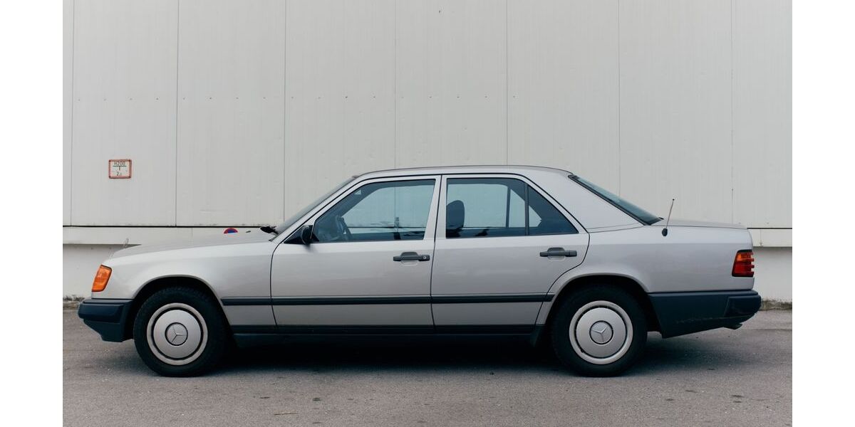 Mercedes-Benz 260 174.500 km 9.000 &euro; Düsseldorf 40625