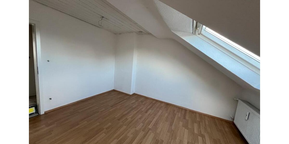 Dachgeschoßwohnung Grevenbroich - 5 Zimmer, 95 m&sup2;, 912&euro; | Angebot:25903076
