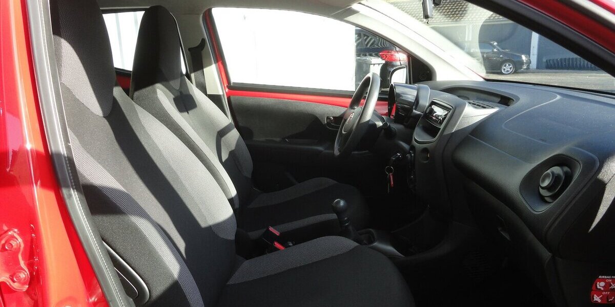 Toyota Aygo X x-Business-Paket 53 KW Klima 1.Hd 100.000 km 6.999 &euro; Neuss 41462