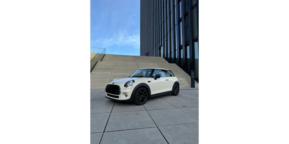 Mini ONE 55.000 km 9.500 &euro; Düsseldorf 40221