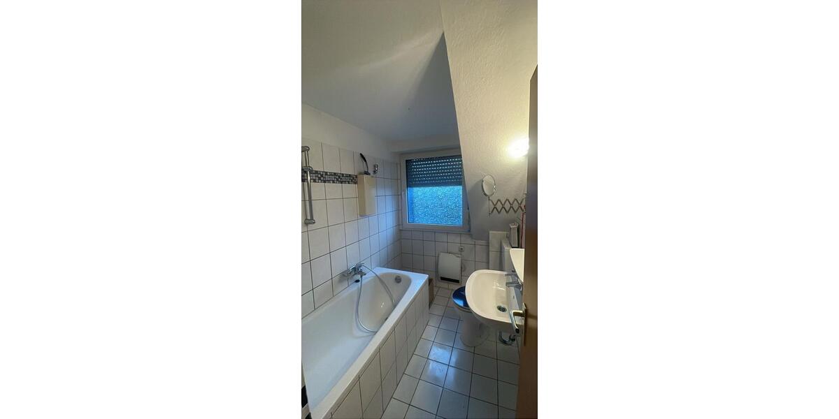 Dachgeschoßwohnung Mönchengladbach Süd - 3 Zimmer, 70 m&sup2;, 800&euro; | Angebot:25690781