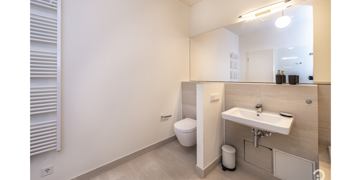 Wohnen in hochwertigem Ambiente mit internationalem Flair. Möblierte 2 Zimmer-Dachterrassen-Wohnung - Einfamilienhaus Düsseldorf Heerdt | Angebot:26645368