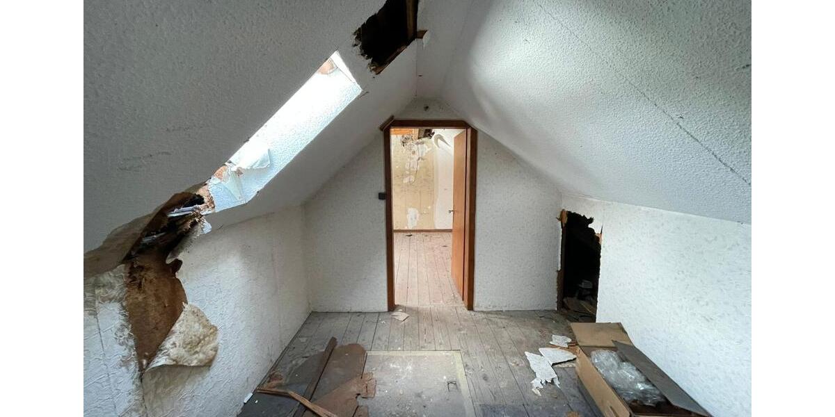 Dachgeschoßwohnung Krefeld Cracau - 5 Zimmer, 114 m&sup2;, 55.000&euro; | Angebot:25989556