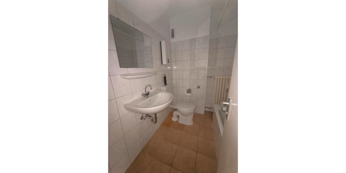 Dachgeschoßwohnung Düsseldorf Stadtbezirk 9 - 3 Zimmer, 65 m&sup2;, 650&euro; | Angebot:26688510