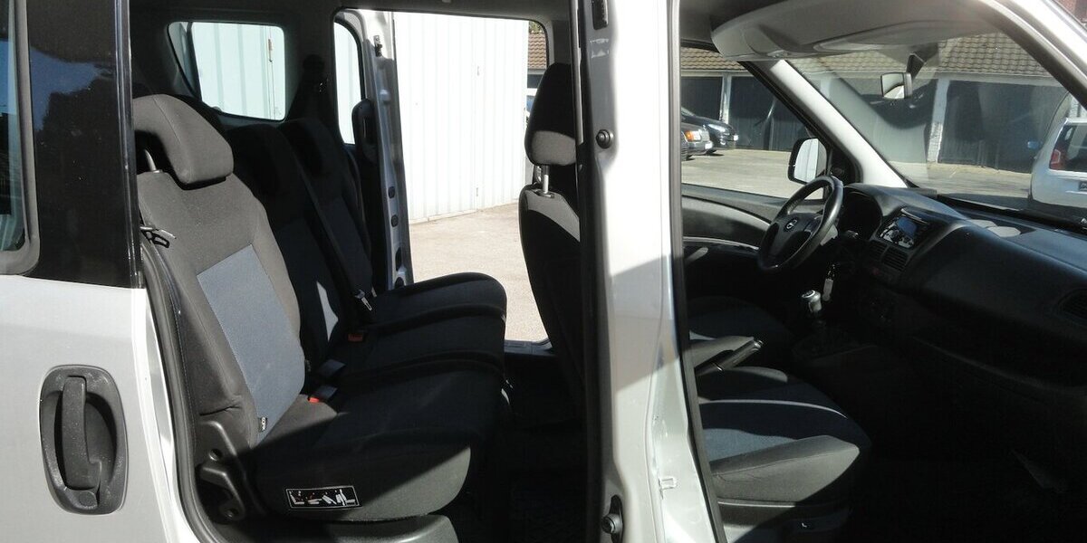 Opel Combo Edition 1,6 d Klima PDC SHZ AHK 5Sitzer 124.000 km 5.999 &euro; Neuss 41462