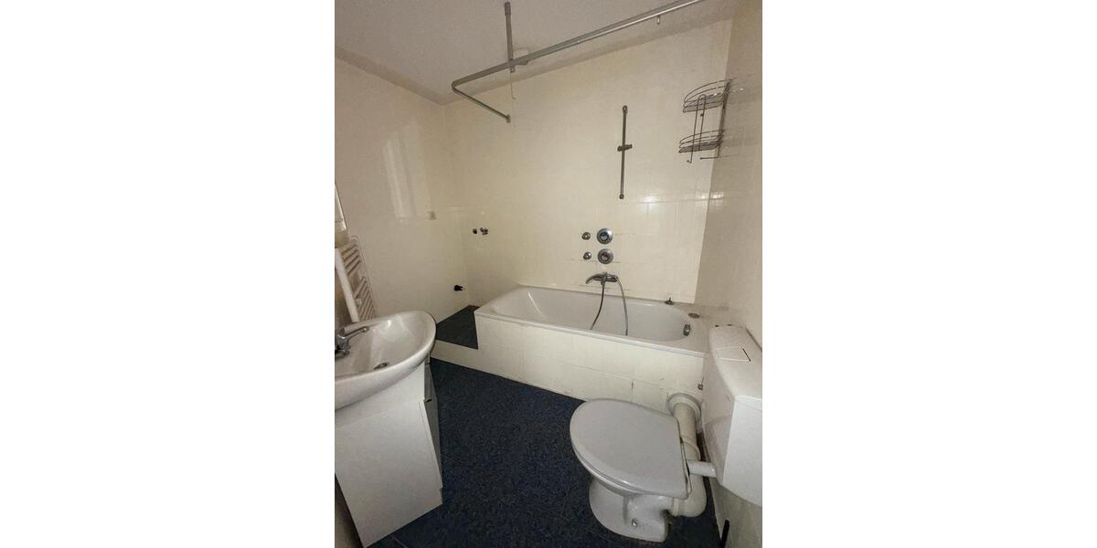 Dachgeschoßwohnung Duisburg Mittelmeiderich - 3 Zimmer, 75 m&sup2;, 750&euro; | Angebot:26491259
