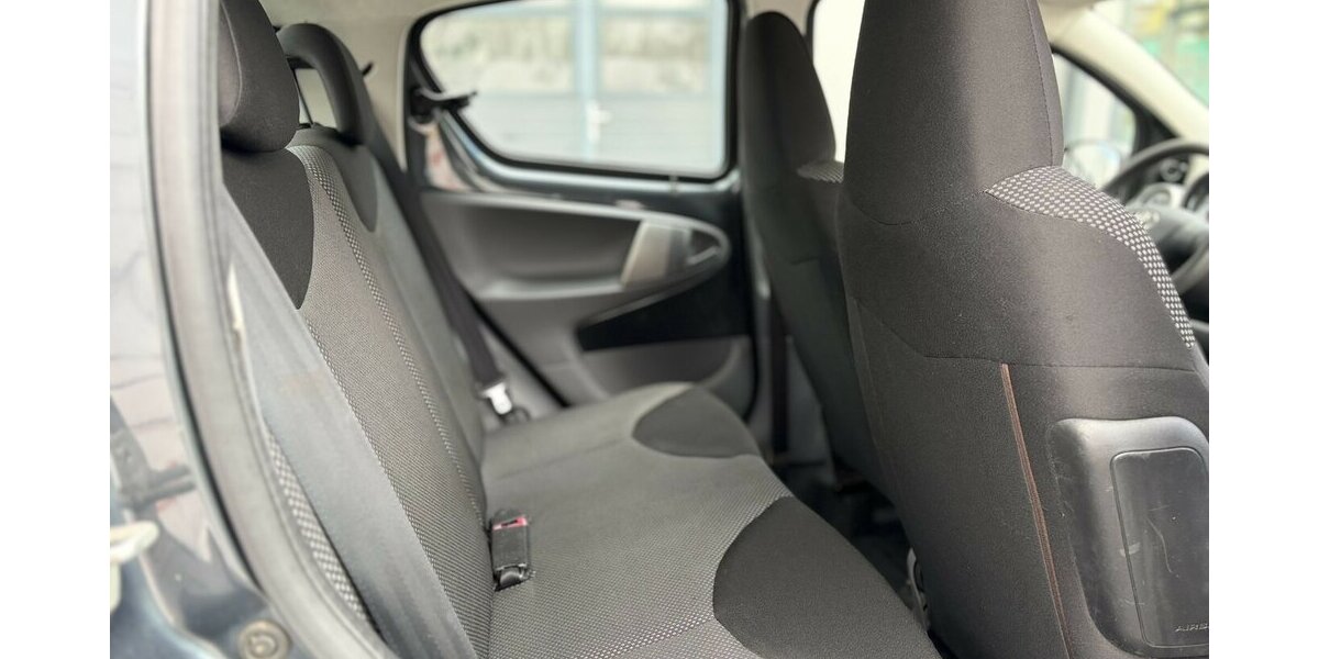 Toyota Aygo Basis / Klima / Elektr. FH / MP3 Player 95.000 km 2.890 &euro; Mönchengladbach 41066