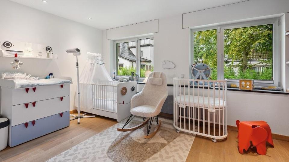 Villa Krefeld Benrad - 7 Zimmer, 305 m&sup2;, 2.199.000&euro; | Angebot:27083290