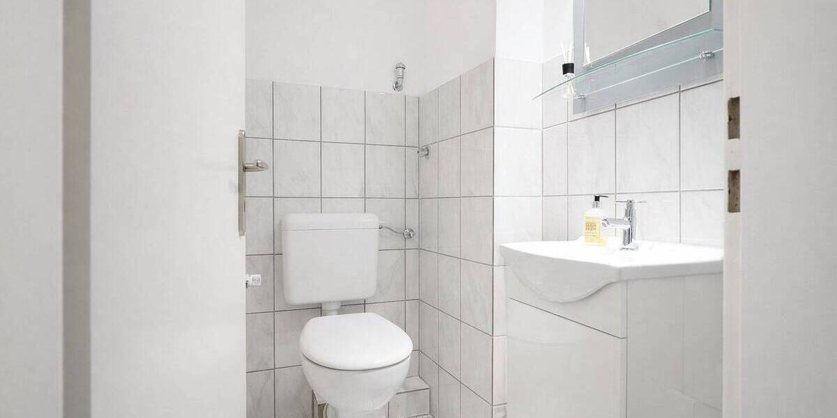 Etagenwohnung Krefeld / Cracau Cracau - 2 Zimmer, 107 m&sup2;, 1.120&euro; | Angebot:26766749