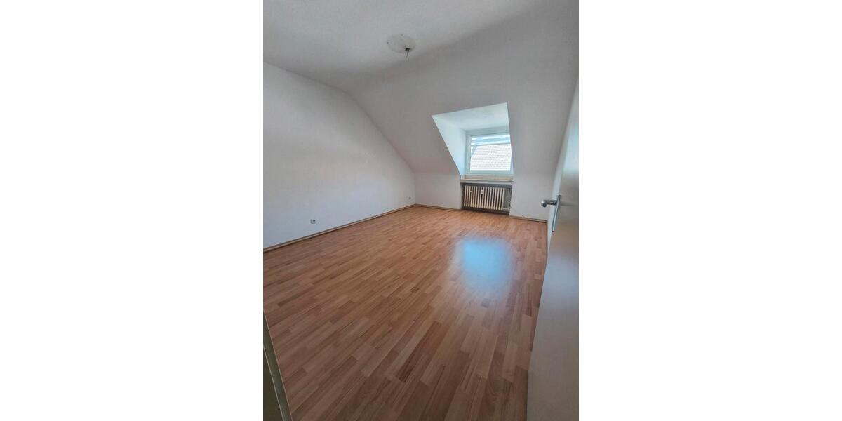 Dachgeschoßwohnung Düsseldorf Stadtbezirk 9 - 3 Zimmer, 65 m&sup2;, 650&euro; | Angebot:26688510