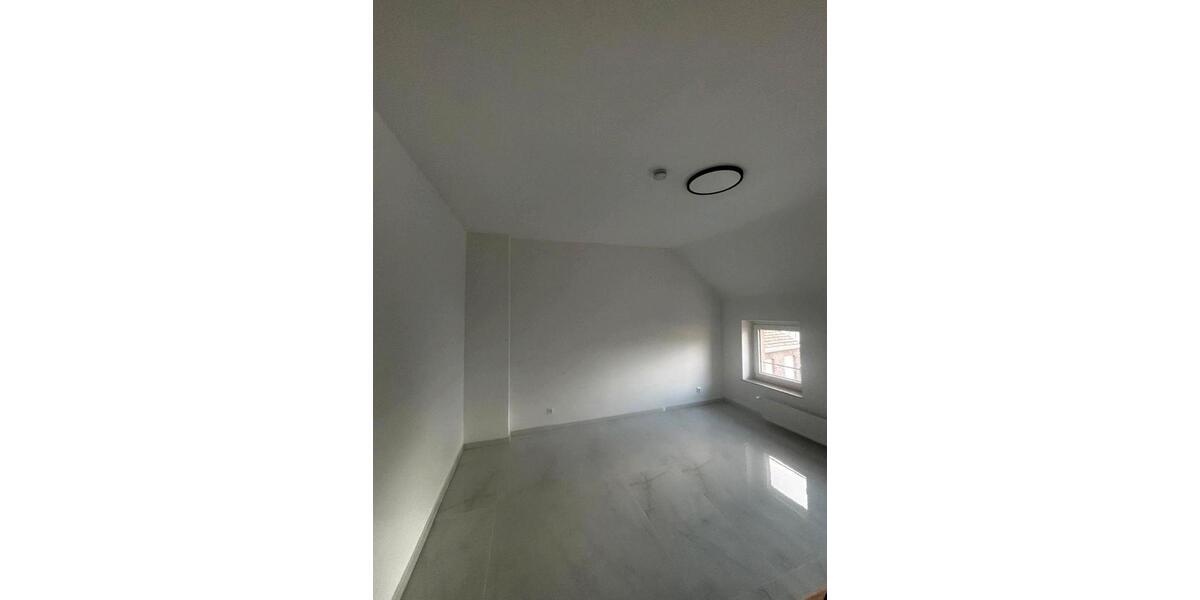 Dachgeschoßwohnung Mönchengladbach Süd - 2.5 Zimmer, 74 m&sup2;, 820&euro; | Angebot:26660538