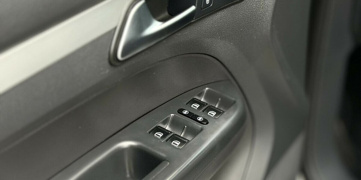 VW Touran R-Line / Leder / 7Sitze / 1.Hd / Navi 125.000 km 11.900 &euro; Mönchengladbach 41066