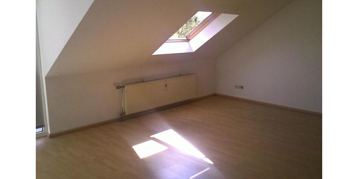 Dachgeschoßwohnung Krefeld Benrad - 1 Zimmer, 37 m&sup2;, 330&euro; | Angebot:25967650