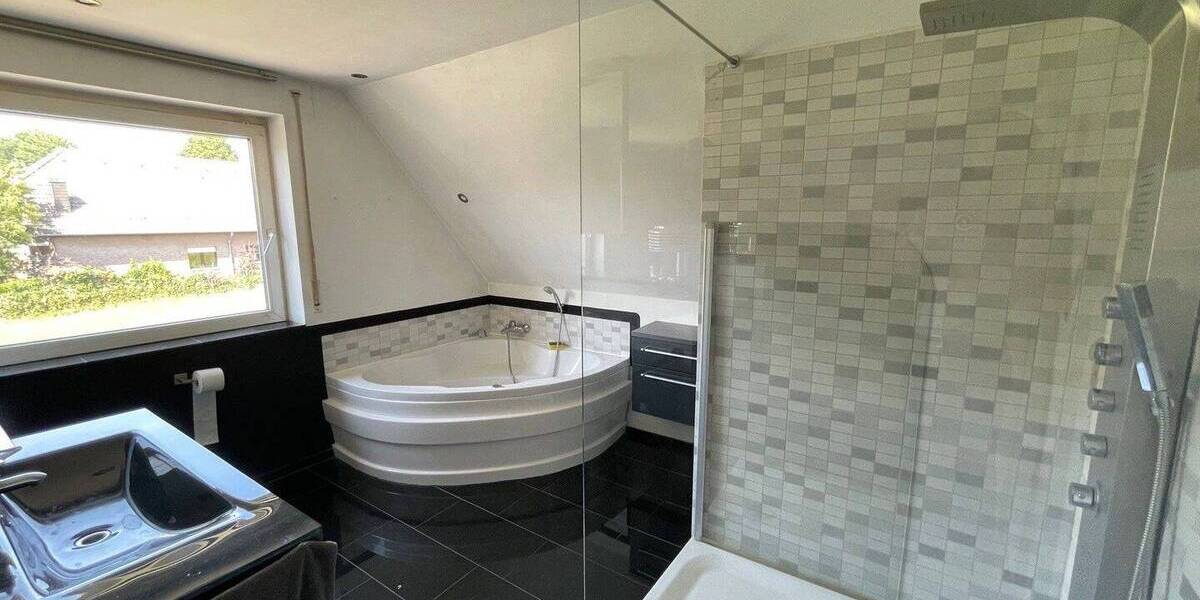 Mehrfamilienhaus, Wohnhaus Nettetal Lobberich - 8 Zimmer, 230 m&sup2;, 399.000&euro; | Angebot:25774968