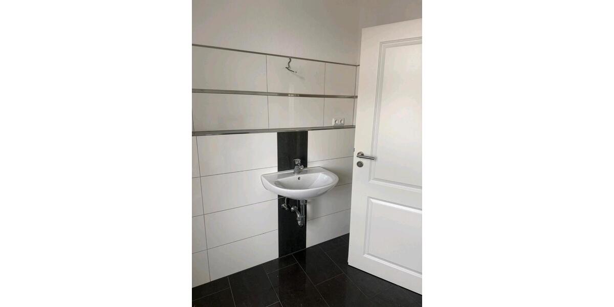 Dachgeschoßwohnung Duisburg Mittelmeiderich - 2 Zimmer, 80 m&sup2;, 620&euro; | Angebot:25919999