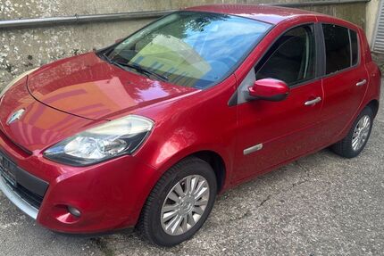 Renault Clio 210.000 km 2.290 &euro; Düsseldorf 40599