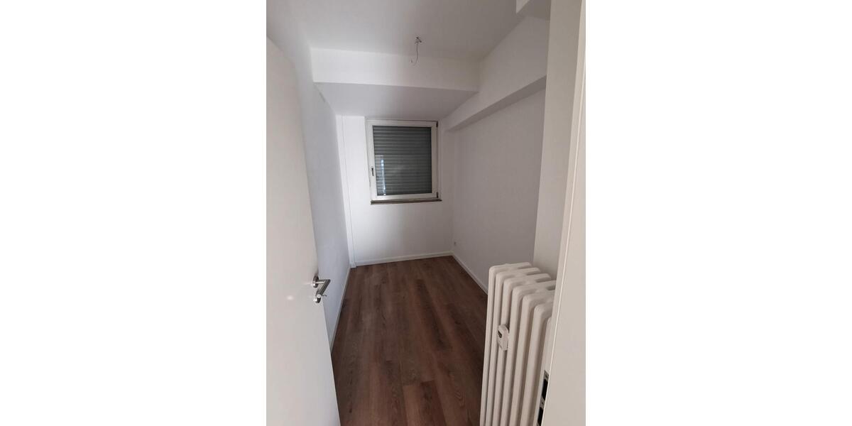 Erdgeschoßwohnung Hilden - 7 Zimmer, 155 m&sup2;, 2.050&euro; | Angebot:26013823
