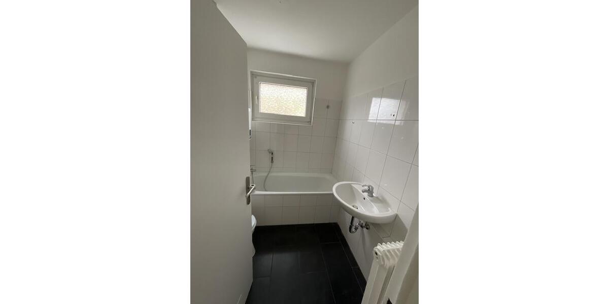 Etagenwohnung Duisburg Duisburg-Mitte - 3 Zimmer, 74 m&sup2;, 699&euro; | Angebot:24733974