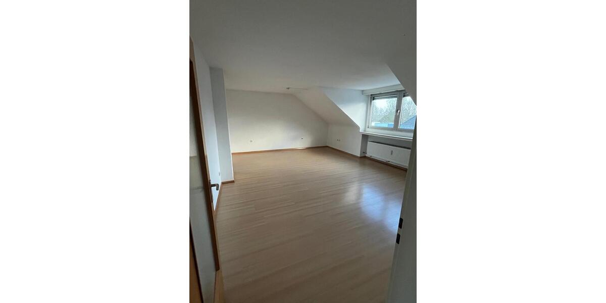 Dachgeschoßwohnung Meerbusch Kierst - 3.5 Zimmer, 85 m&sup2;, 1.067&euro; | Angebot:26413477