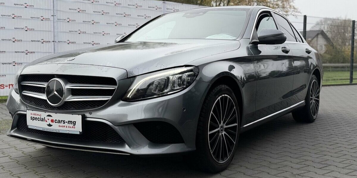 Mercedes-Benz C 220 Designo / AMG / LED / 360° Cam / Allrad 220.000 km 20.990 &euro; Mönchengladbach 41066