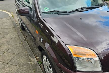 Ford Fusion 110.000 km 2.599 &euro; düsseldorf 40231