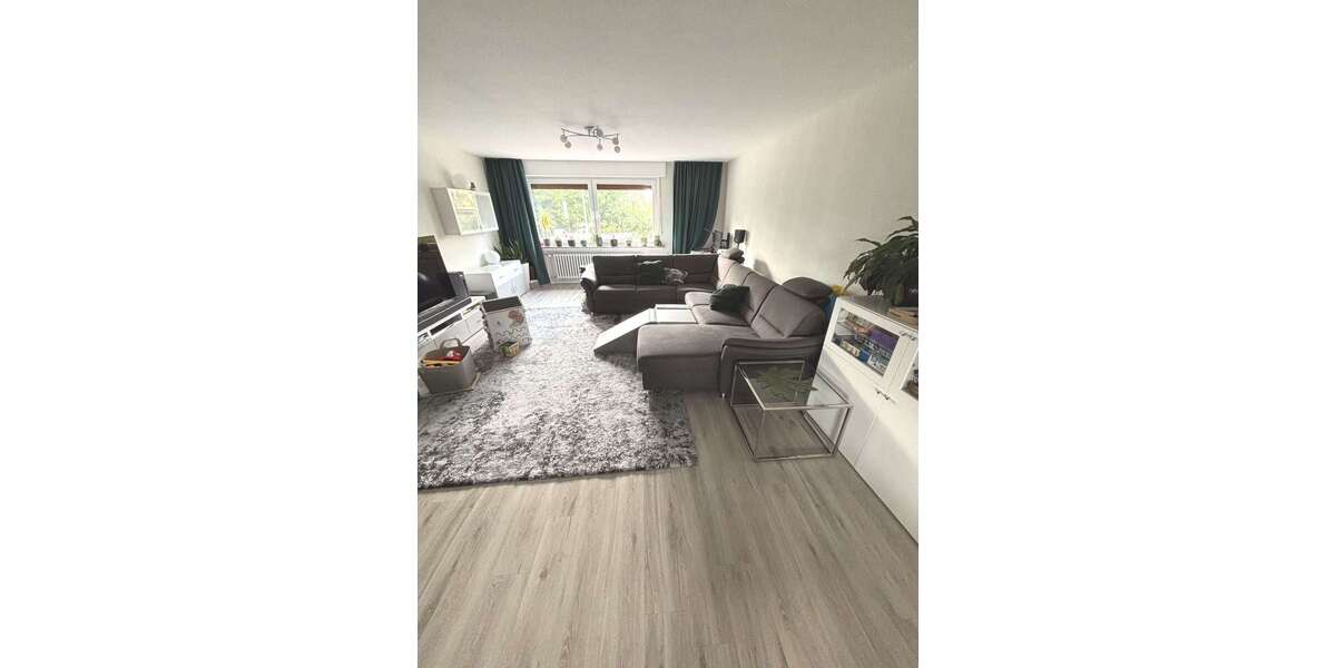 Etagenwohnung Duisburg Mittelmeiderich - 4 Zimmer, 126 m&sup2;, 880&euro; | Angebot:26971437