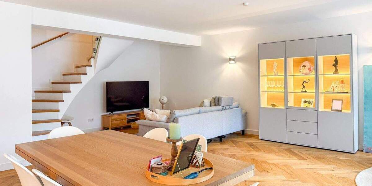 Etagenwohnung Düsseldorf Friedrichstadt - 3 Zimmer, 162 m&sup2;, 2.500&euro; | Angebot:25738818