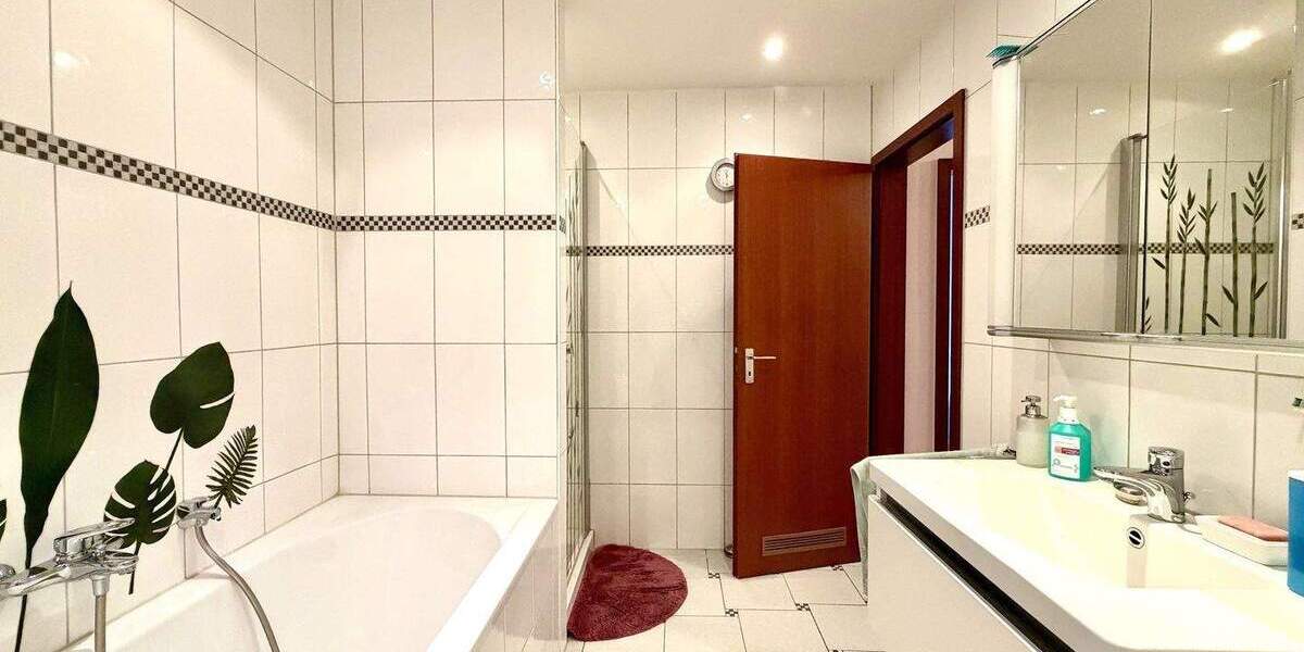 Etagenwohnung Düsseldorf Unterbach - 4 Zimmer, 109 m&sup2;, 359.000&euro; | Angebot:25687320