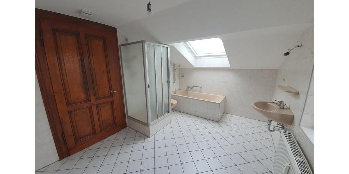 Dachgeschoßwohnung Duisburg Mittelmeiderich - 3 Zimmer, 95 m&sup2;, 700&euro; | Angebot:26614530