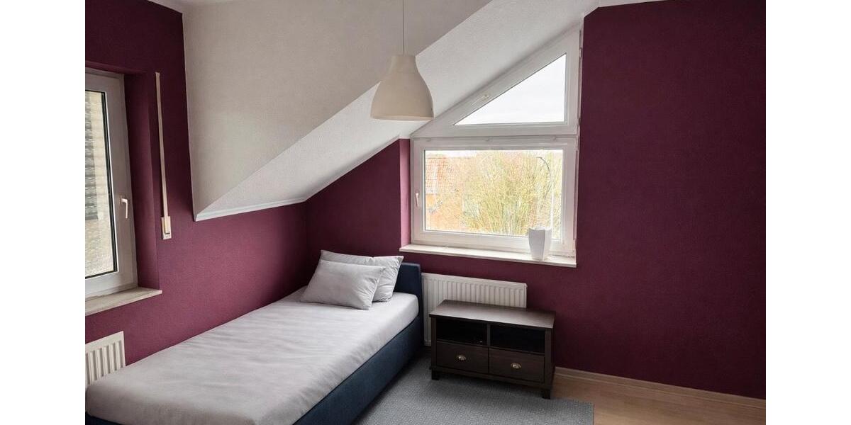 Dachgeschoßwohnung Mönchengladbach Süd - 3.5 Zimmer, 85 m&sup2;, 1.225&euro; | Angebot:25931861