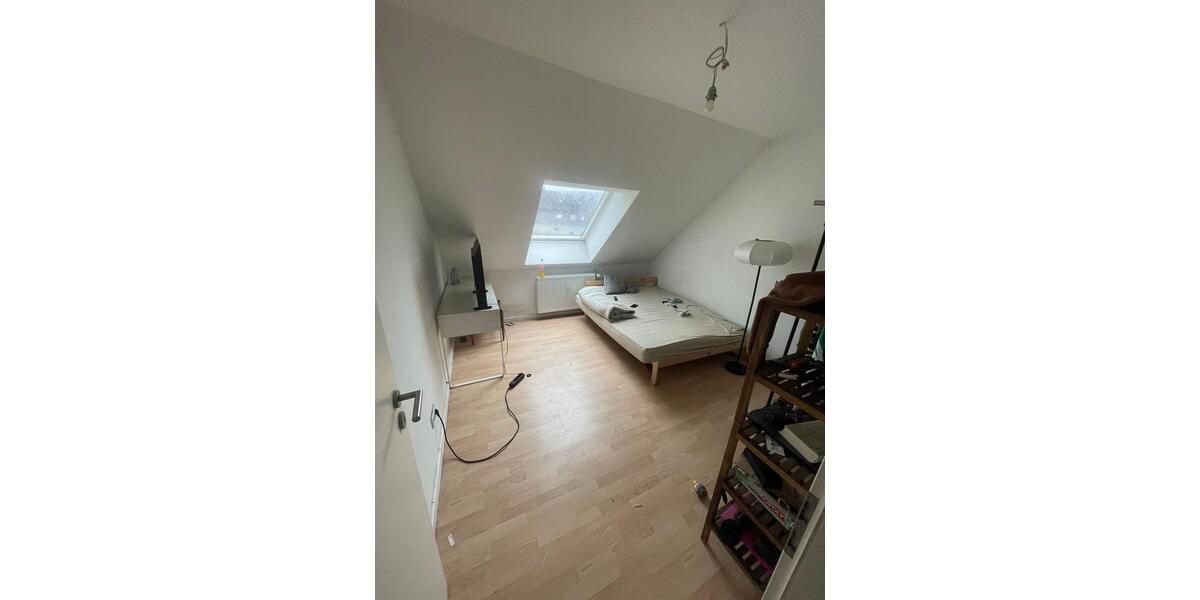 Dachgeschoßwohnung Düsseldorf Stadtbezirk 5 - 3 Zimmer, 57 m&sup2;, 500&euro; | Angebot:26664024