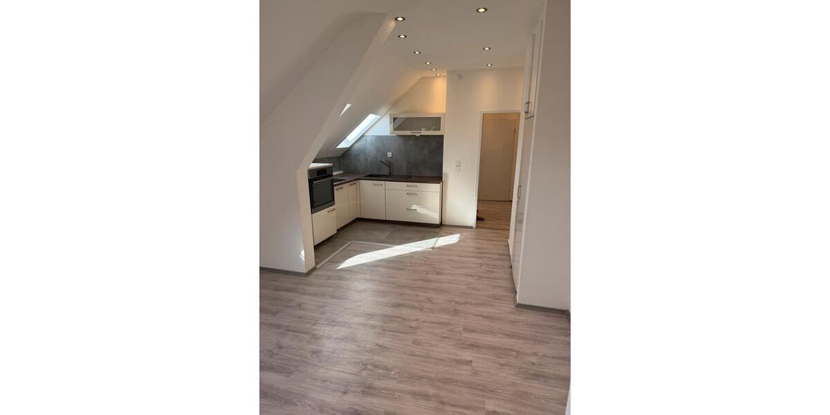 Dachgeschoßwohnung Krefeld - 2 Zimmer, 65 m&sup2;, 700&euro; | Angebot:25994299
