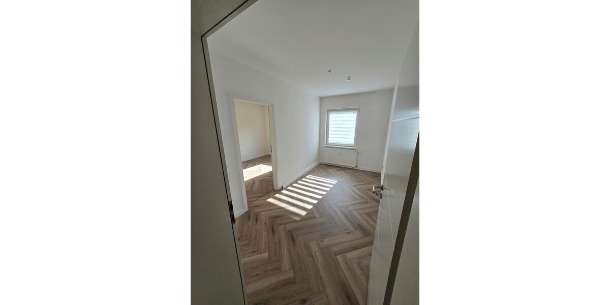 Etagenwohnung Krefeld Dießem - 4 Zimmer, 84 m&sup2;, 1.100&euro; | Angebot:27625920
