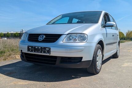 VW Touran 214.000 km 1.199 &euro; Rommerskirchen 41569