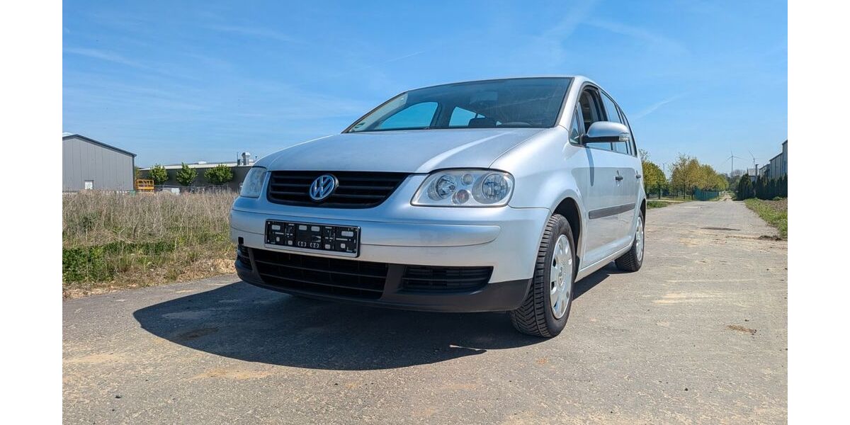 VW Touran 214.000 km 1.199 &euro; Rommerskirchen 41569