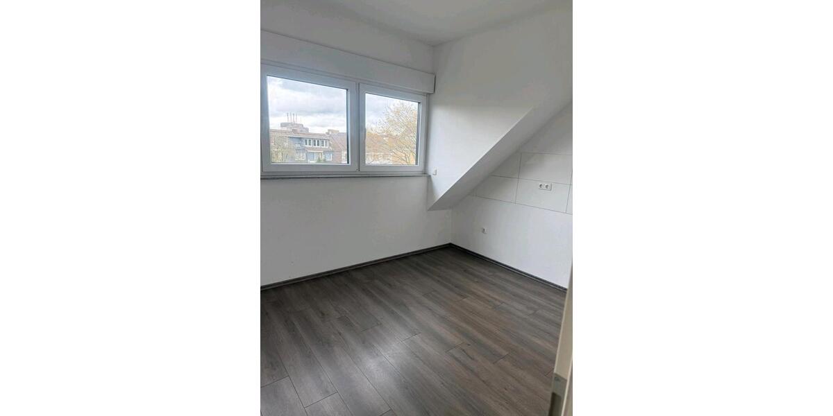 Dachgeschoßwohnung Duisburg Mittelmeiderich - 2 Zimmer, 80 m&sup2;, 620&euro; | Angebot:25919999