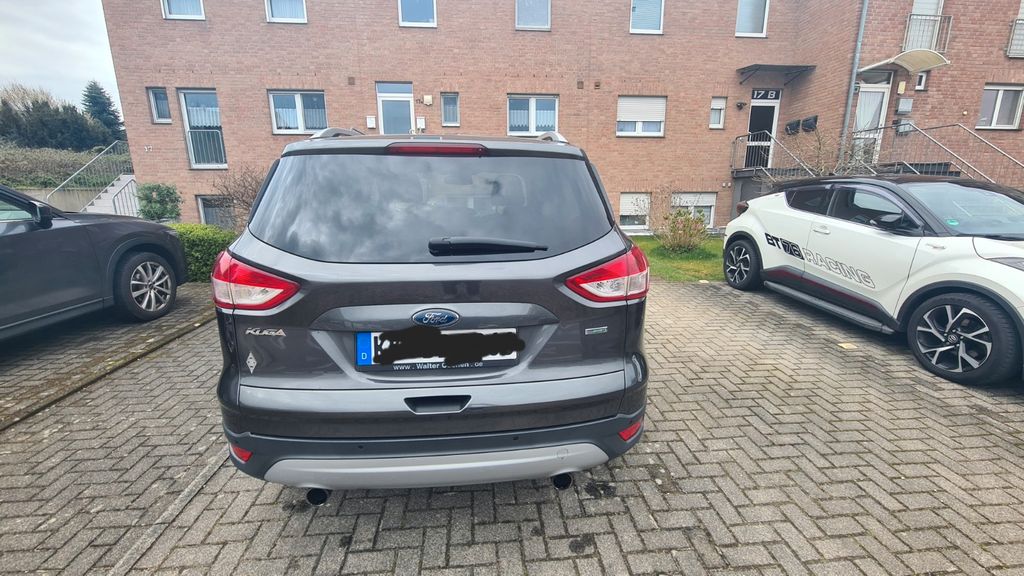 Ford Kuga 133.795 km 9.250 &euro; Niederkrüchten 41372