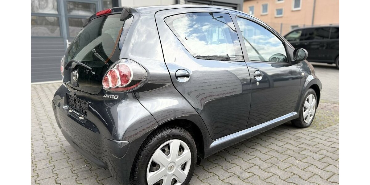 Toyota Aygo Basis / Klima / Elektr. FH / MP3 Player 95.000 km 2.890 &euro; Mönchengladbach 41066