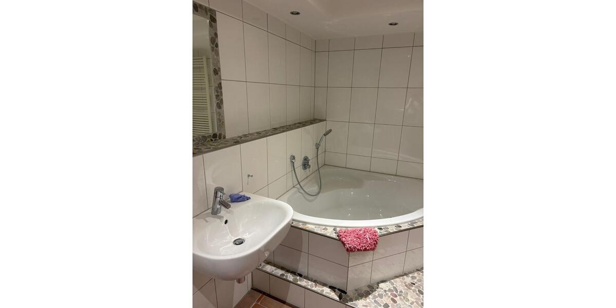 Etagenwohnung Wegberg - 3 Zimmer, 100 m&sup2;, 880&euro; | Angebot:25926359