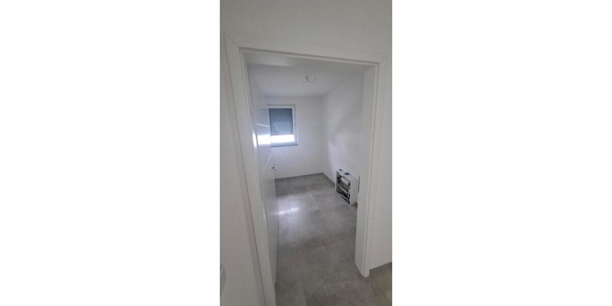 Etagenwohnung Grevenbroich Neuenhausen - 3.5 Zimmer, 87 m&sup2;, 1.750&euro; | Angebot:25418927