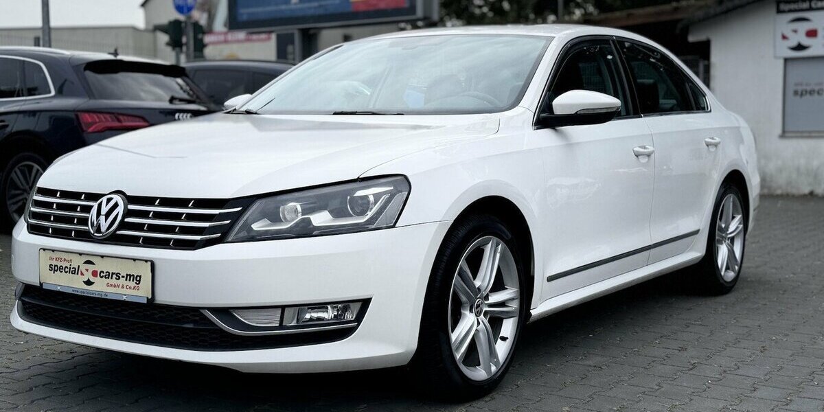 VW Passat 2,0 TDI Highline / Leder / SHD / Keyless 228.000 km 11.390 &euro; Mönchengladbach 41066