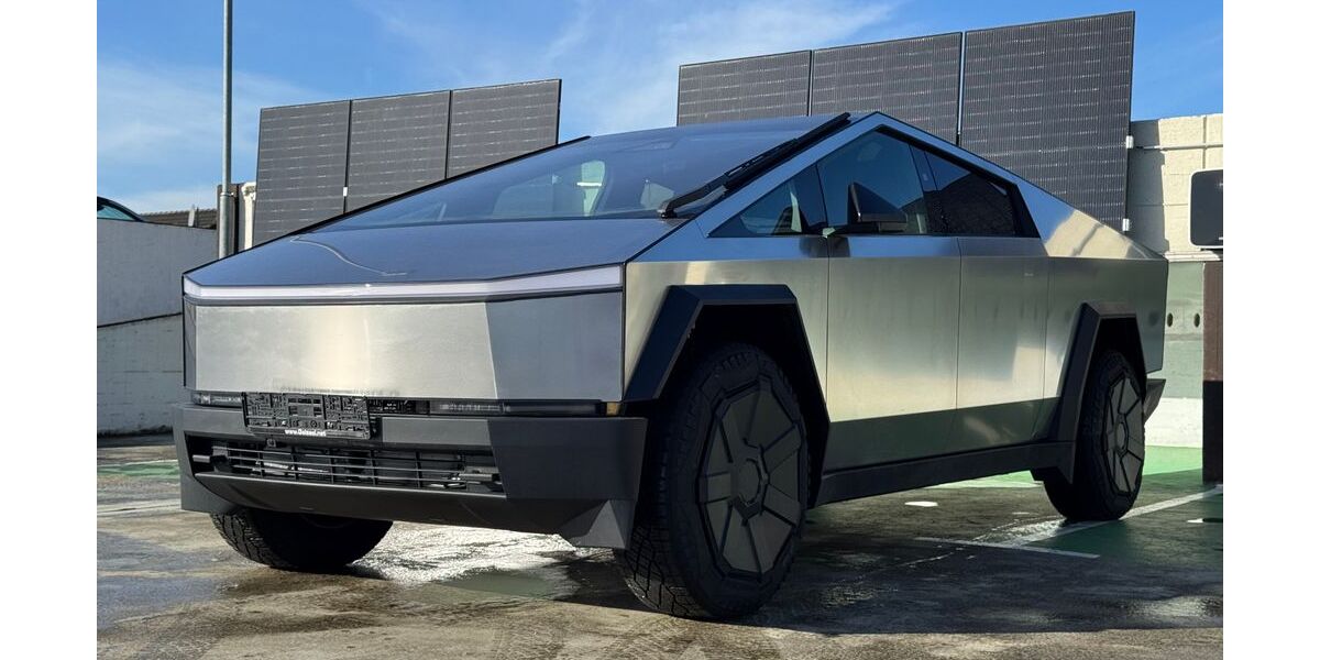 Tesla Andere 1.924 km 169.992 &euro; Neuss 41462