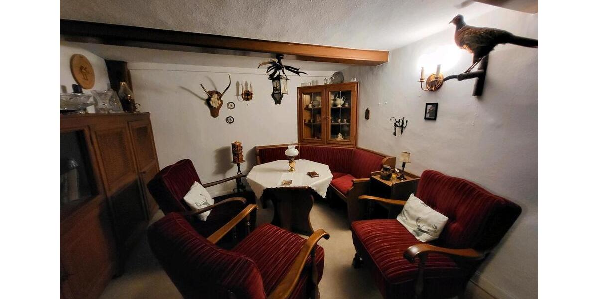 Einfamilienhaus Krefeld Gellep-Stratum - 10 Zimmer, 250 m&sup2;, 1.700&euro; | Angebot:25313036