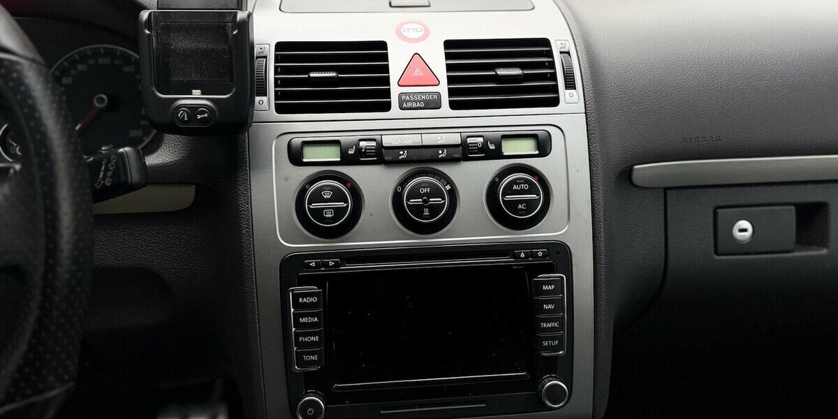 VW Touran R-Line / Leder / 7Sitze / 1.Hd / Navi 125.000 km 11.900 &euro; Mönchengladbach 41066