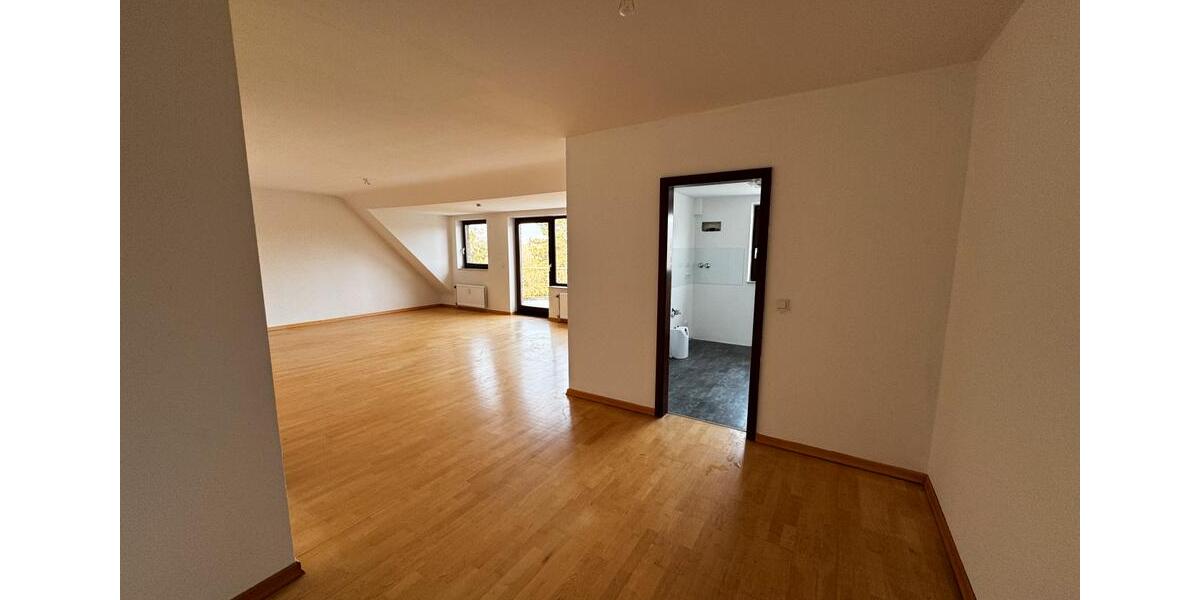 Dachgeschoßwohnung Mönchengladbach Nord - 3 Zimmer, 92 m&sup2;, 930&euro; | Angebot:25865901