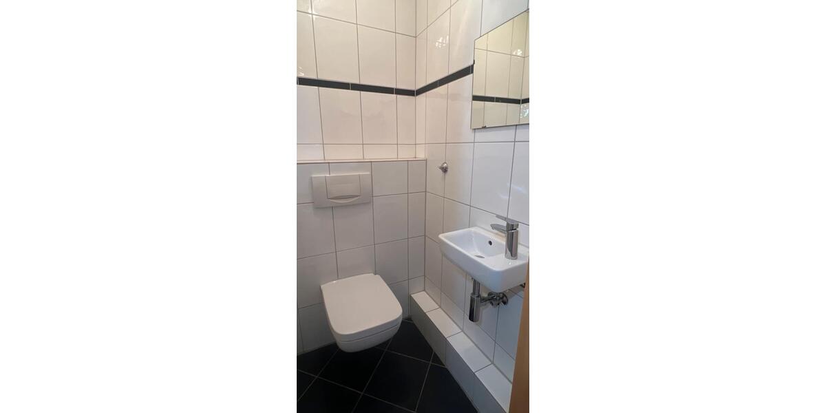 Dachgeschoßwohnung Mönchengladbach Ost - 2 Zimmer, 65 m&sup2;, 900&euro; | Angebot:25903163